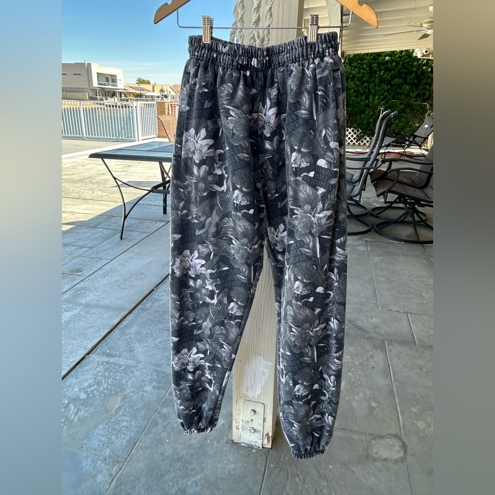 A** LIVE FOREVER SWEATPANTS